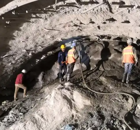 上林拱顶带模注浆料的施工流程及注意事项